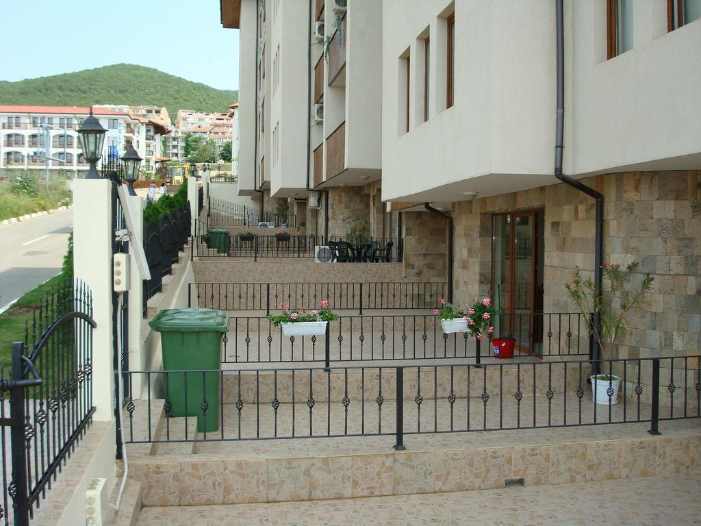 Apartments In Complex Chateau Nessebar Sveti Vlas Exterior photo